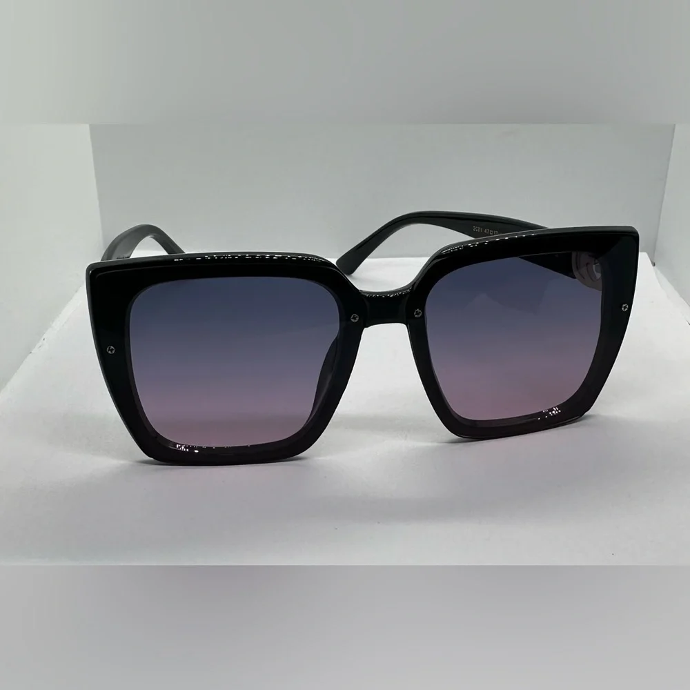 ✨🖤 NWT Trendy Oversized Square Chic Vintage Style UV 400 Black Frame Gray Pink 💖